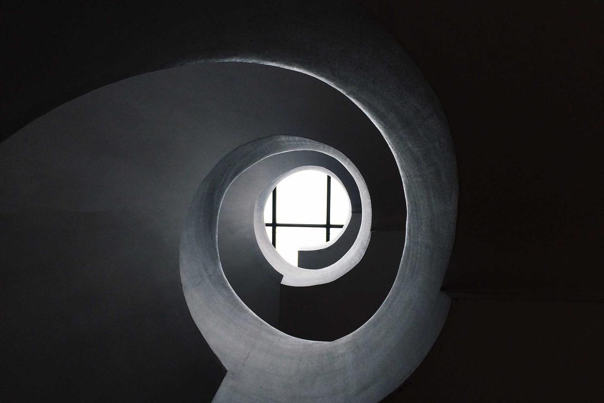 Baptiste Aubanel, concepteur-jardinier de Potager Lumière, au potager